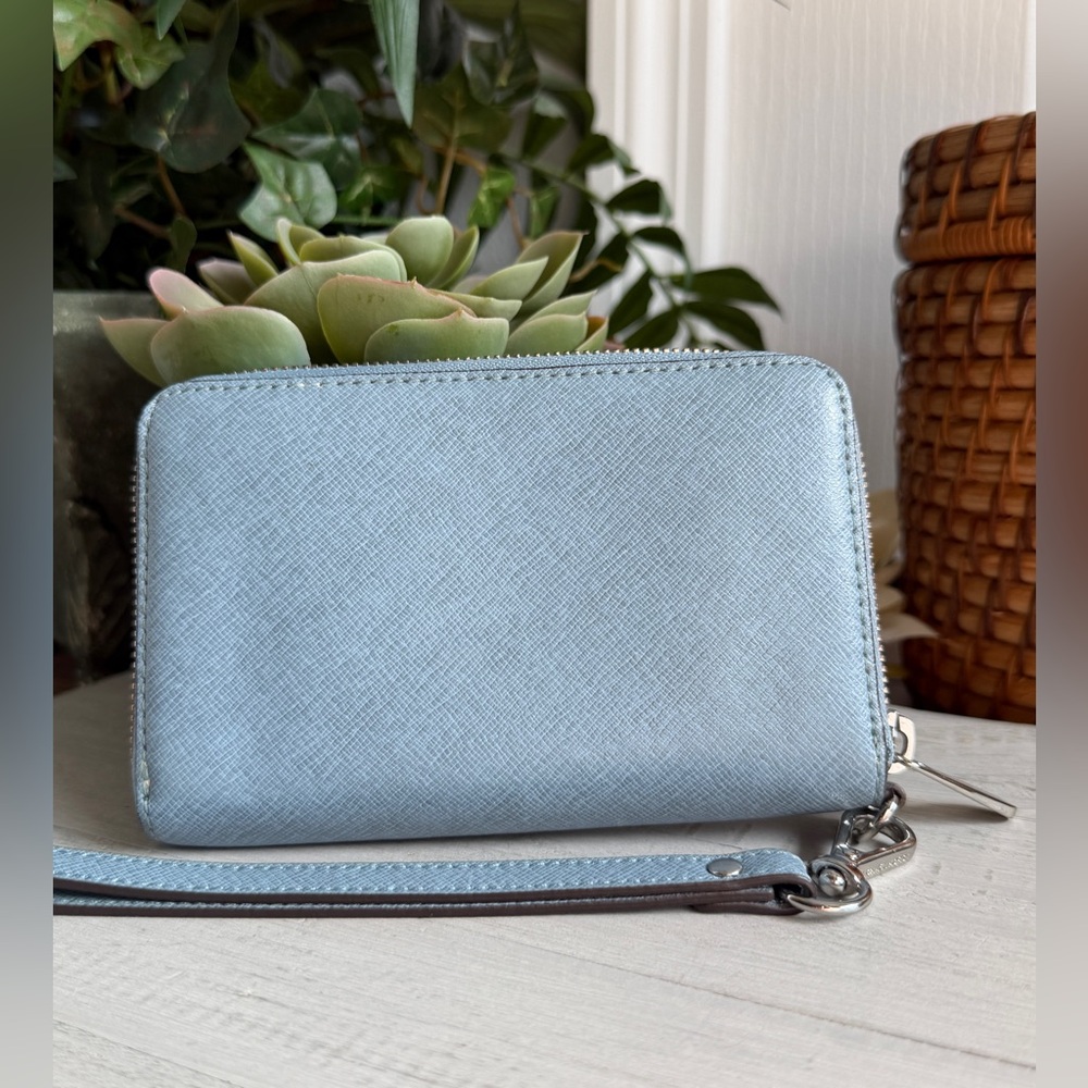 Michael Kors Light Blue Accordion Saffiano Crosshatch Leather Wallet Wristlet - Picture 2 of 9